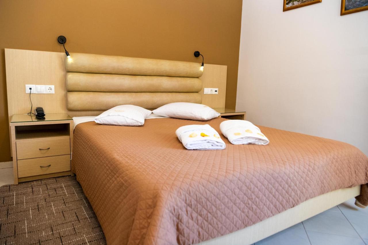 Kronos Hotel Iraklion Buitenkant foto