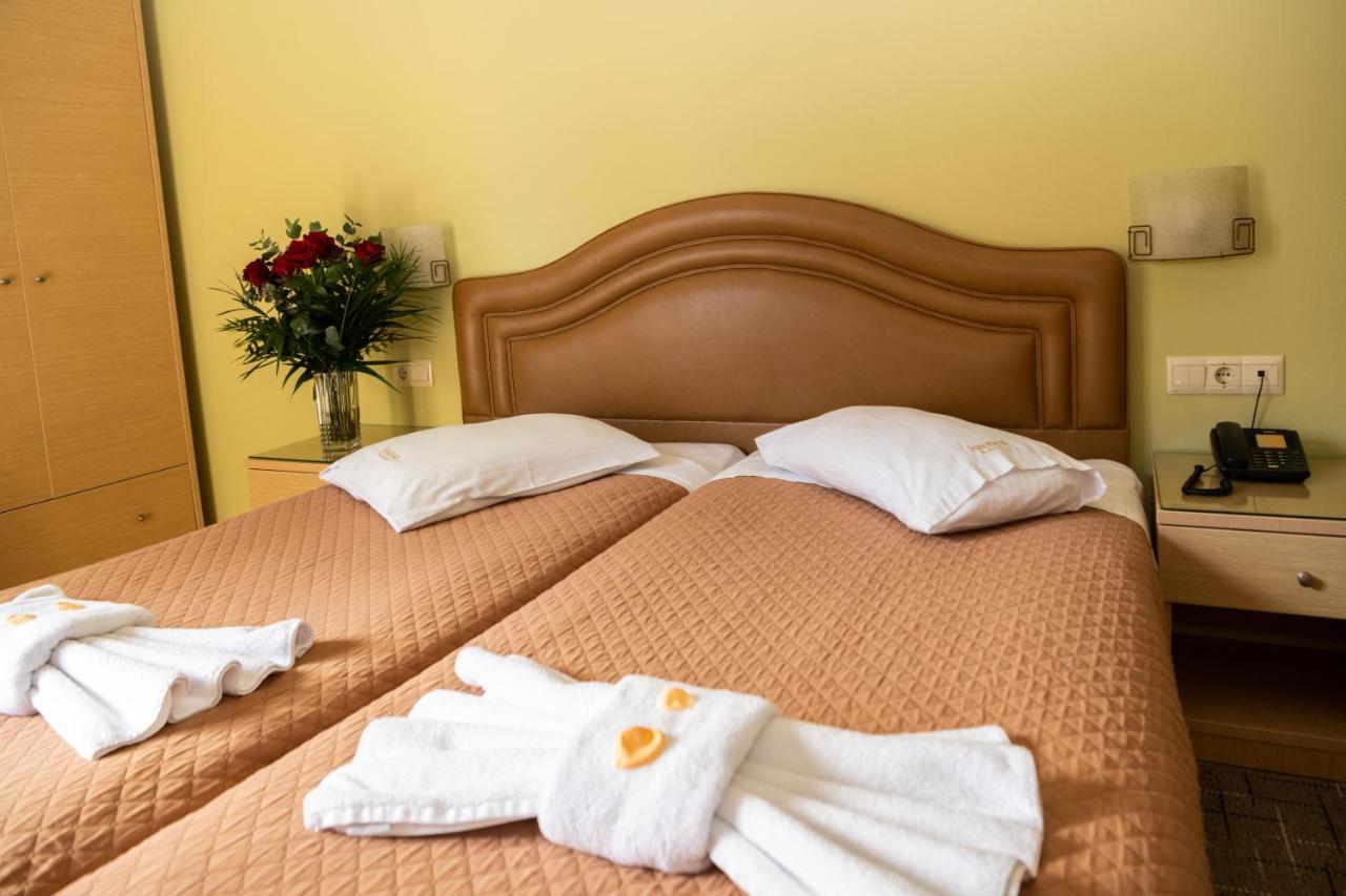 Kronos Hotel Iraklion Buitenkant foto