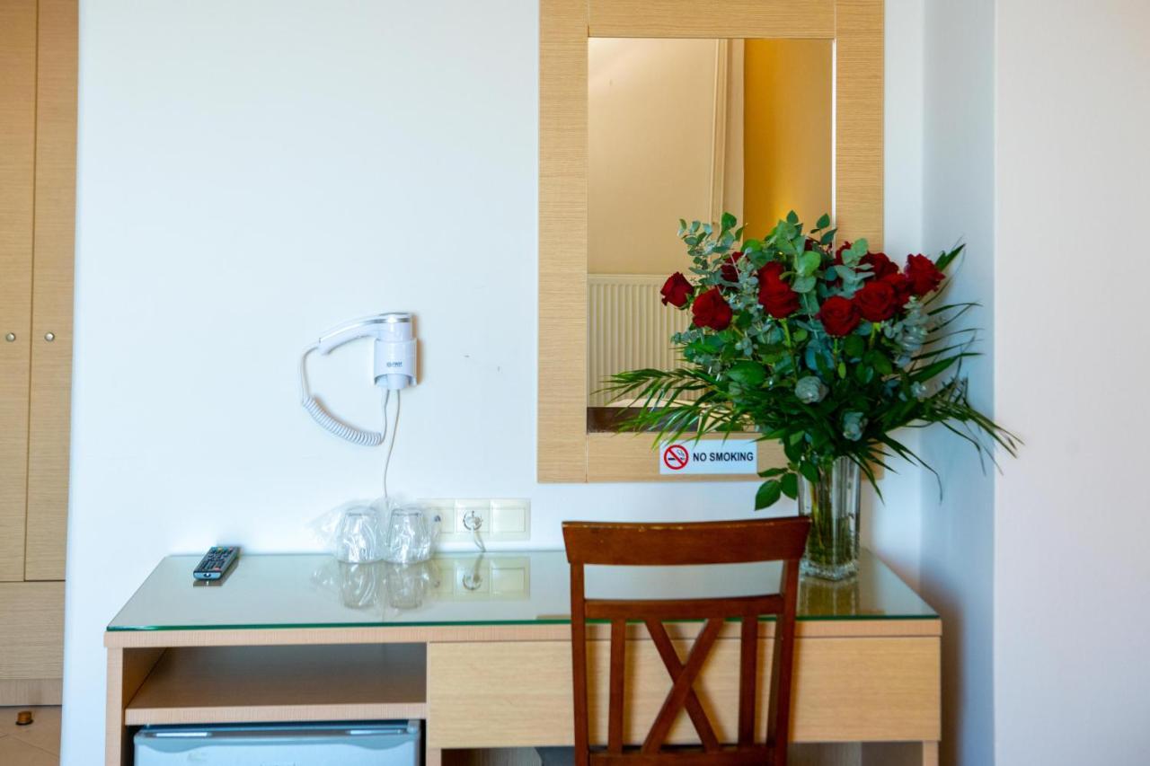 Kronos Hotel Iraklion Buitenkant foto