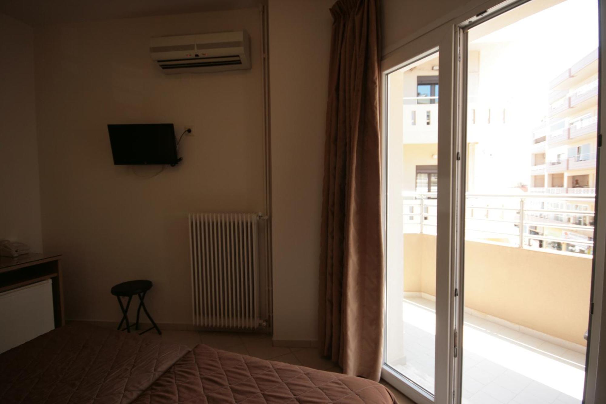 Kronos Hotel Iraklion Buitenkant foto