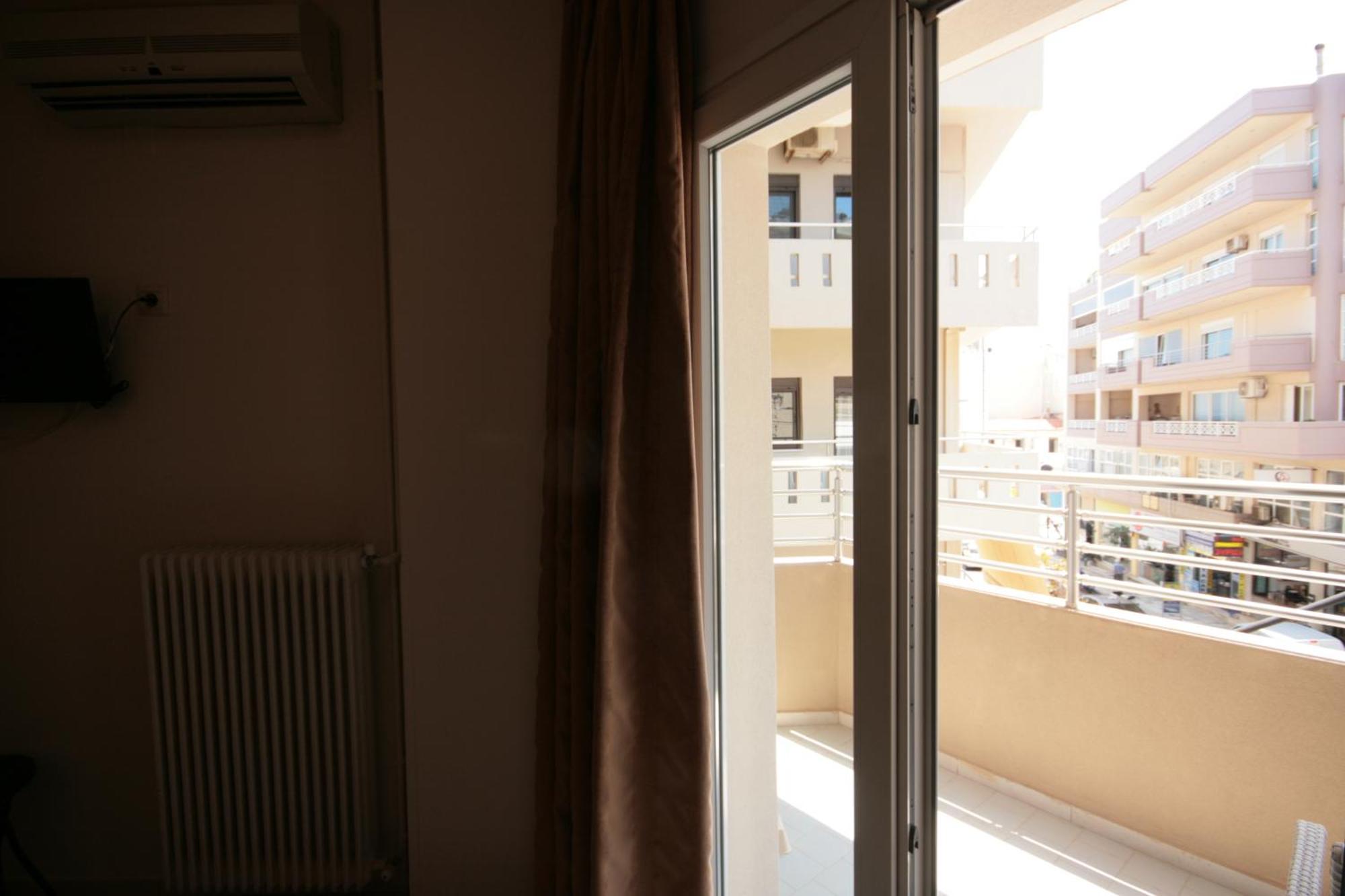 Kronos Hotel Iraklion Buitenkant foto