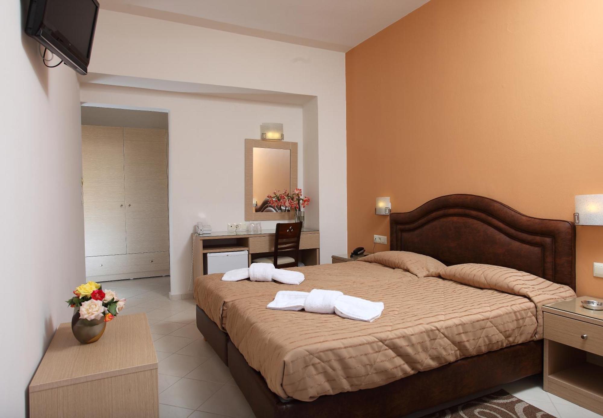 Kronos Hotel Iraklion Buitenkant foto
